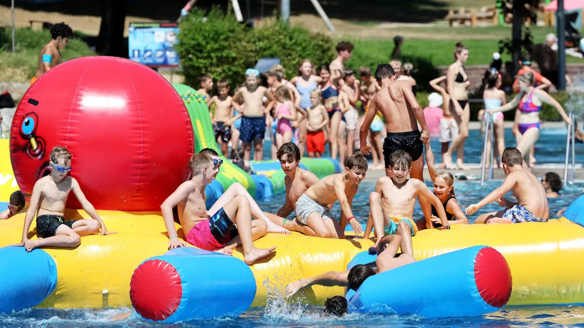 Schools Out Party im Schenkenseefreibad