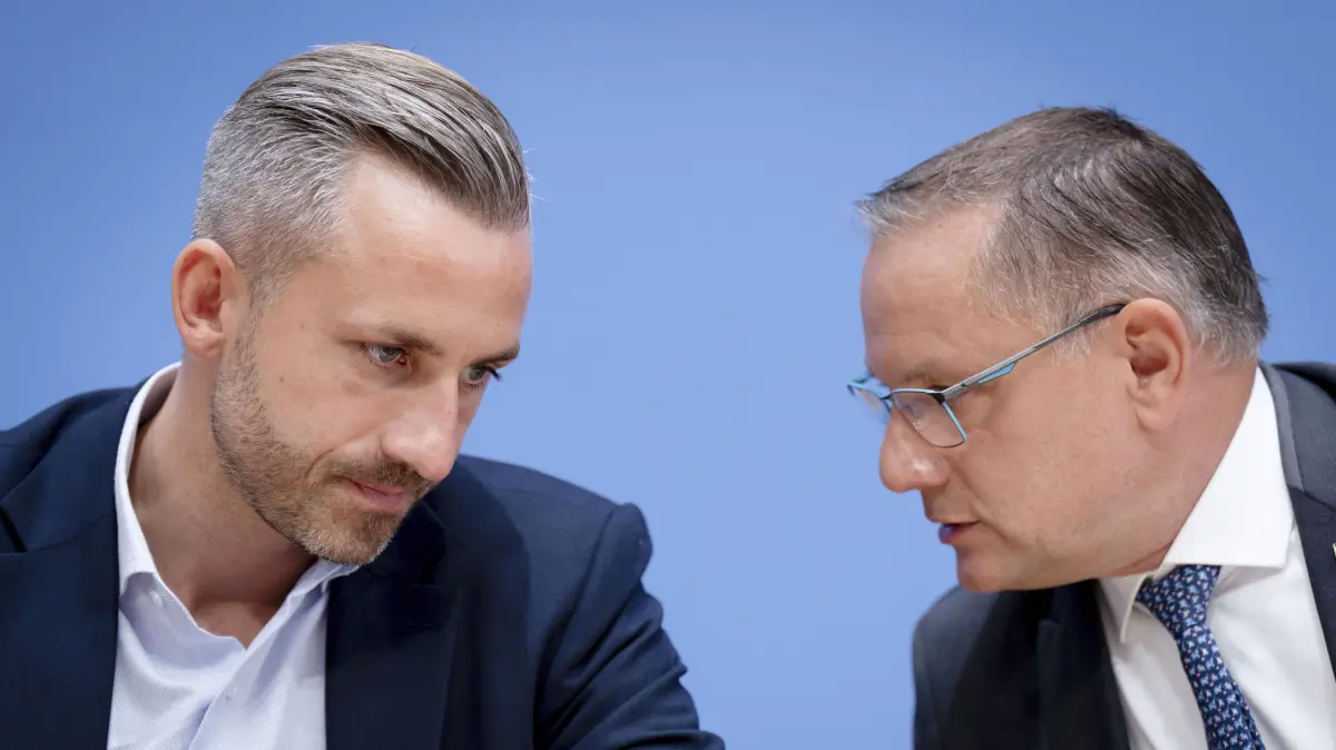 Bundespressekonferenz AfD - Auswirkungen der Landtagswahl in Sachsen-Anhalt: Ulrich Siegmund und Tino Chrupalla bei der Bundespressekonferenz 'AfD - Auswirkungen der Landtagswahl in Sachsen-Anhalt auf die Bundespolitik' im Haus der Bundespressekonferenz. Berlin, 07.09.2026