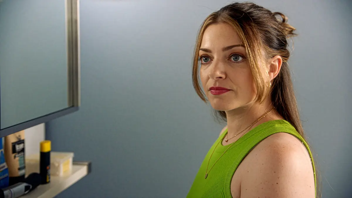 Emily (Anne Menden) muss ständig an Tobias denken.