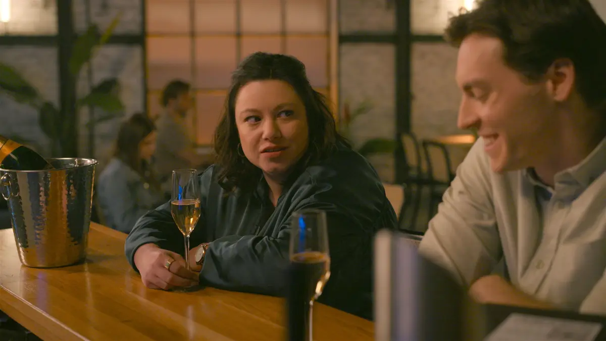Vanessa (Julia Augustin) findet überraschend einen freundschaftlichen Umgang mit Johannes (Maximilian Schneider).