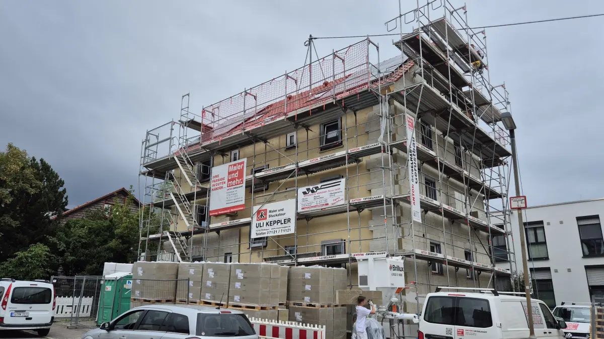 Die Sanierung des Wohnhauses in der Achalmstraße 71 läuft in vollem Gange.