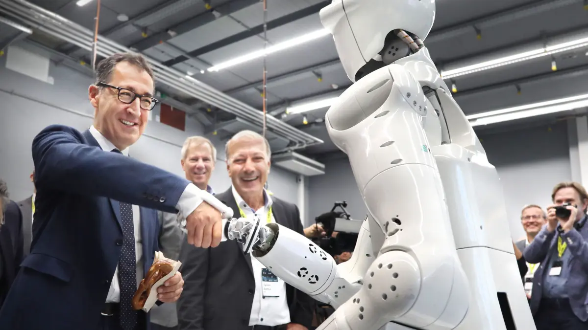 10 Jahre Cyber Valley . MP Özdemir besucht die Ausstellung der Start Ups 9.9. 2026