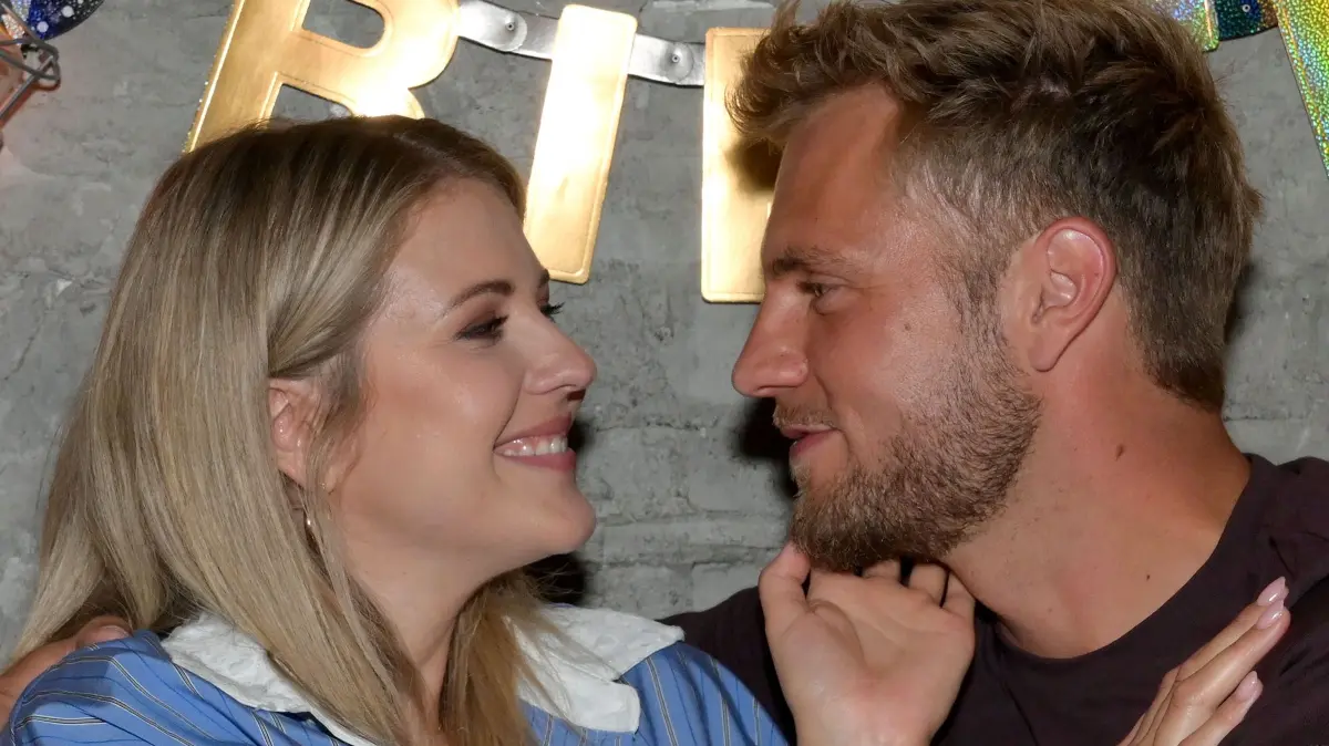 Alicia (Josefin Bressel) und Paul (Niklas Osterloh) träumen bei GZSZ von einer gemeinsamen Wohnung.