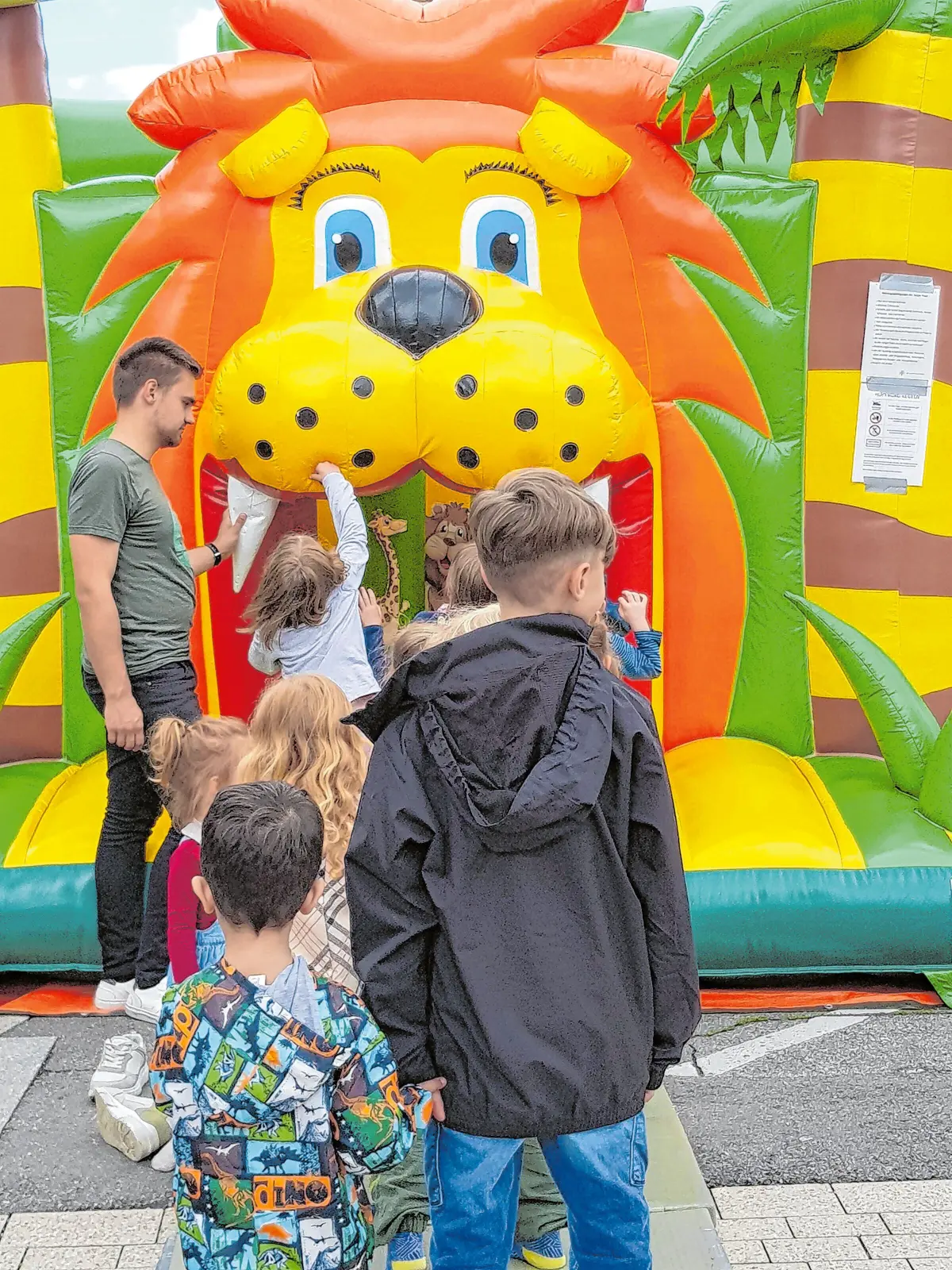 Impressionen vom Jubiläumssommerfest in Mössingen 2024. Foto: Stadt Mössingen⇥Stadt Mössingen
