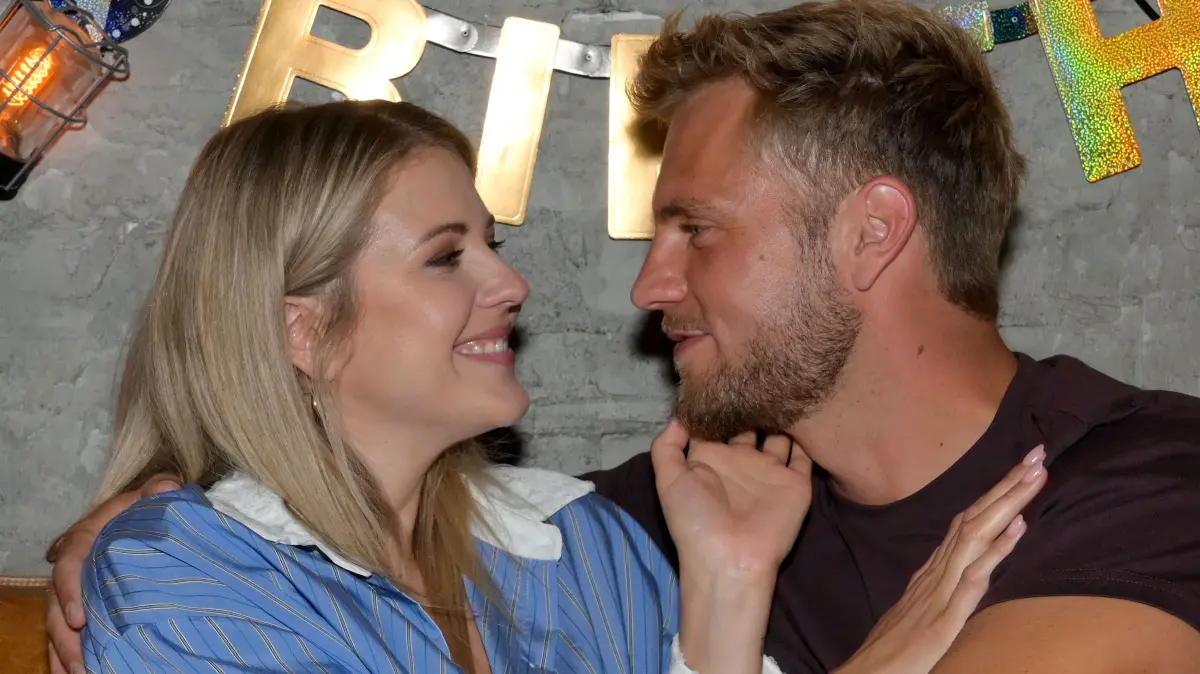 Alicia (Josefin Bressel) und Paul (Niklas Osterloh) könnten die Wohnung von Frau Kalupke bei GZSZ übernehmen.