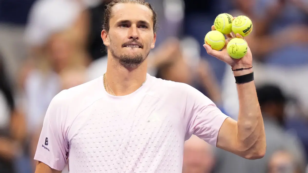 US Open: 09.09.2026, USA, New York: Tennis: Grand Slam/ATP-Tour - US Open, Einzel, Männer, Viertelfinale, Zverev (Hamburg) - van de Zandschulp (Niederlande). Alexander Zverev winkt dem Publikum zu, nachdem er das Match gewonnen hat. Foto: Frank Franklin II/AP/dpa +++ dpa-Bildfunk +++