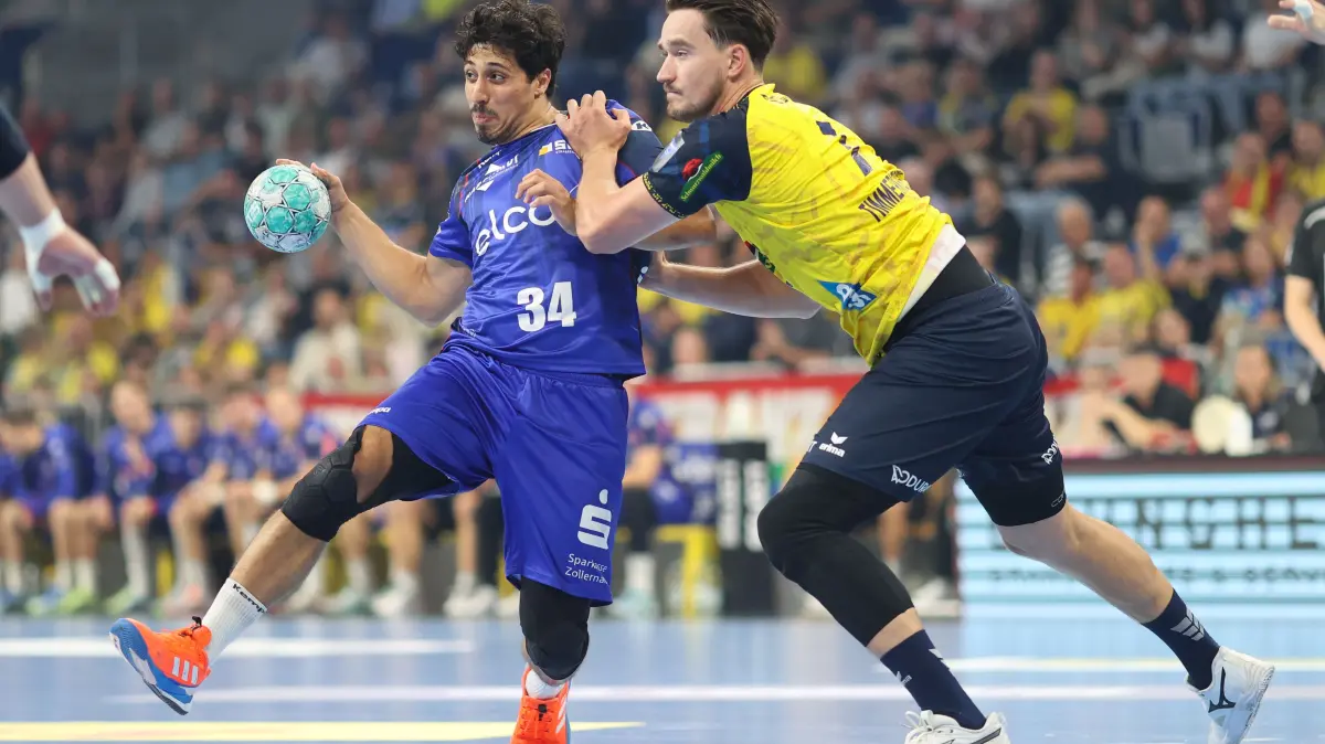 Rhein-Neckar Loewen vs. HBW Balingen-Weilstetten, Handball, Bundesliga, 4. Spieltag, 2026/2027, 11.09.2026: Am Ball Yonatan Dayan (HBW Balingen-Weilstetten, #34) im Zweikampf mit Aron Seesing (Rhein-Neckar Loewen, #21),
Rhein-Neckar Loewen vs. HBW Balingen-Weilstetten, Handball, Bundesliga, 4. Spieltag, 2026/2027, 11.09.2026,
Foto: Eibner-Pressefoto/Jan Prihoda