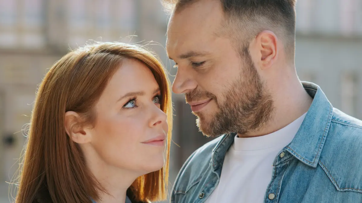 Nach Trennung bei GZSZ: Toni (Olivia Marei) muss immer noch an Erik (Patrick Heinrich) denken.