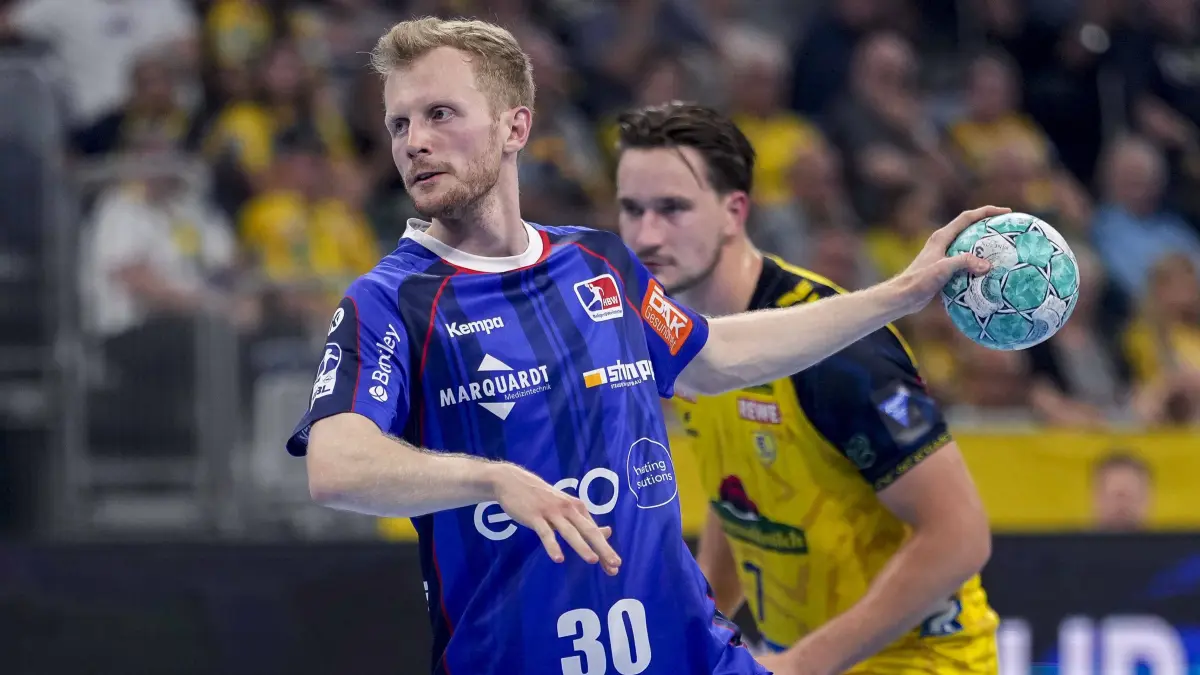 Handball, Bundesliga, Rhein-Neckar Löwen - HBW Balingen-Weilstetten: Sascha Pfattheicher HBW, 30, am Ball, Freisteller, Ganzkörper, Einzelbild, Einzelfoto, beim Siebenmeter, 7-Meter, Strafwurf, Spielszene, Action, Aktion, 11.09.2026, Mannheim Deutschland, Handball, Bundesliga, Rhein-Neckar Löwen - HBW Balingen-Weilstetten *** Sascha Pfattheicher HBW, 30, with the ball, isolated shot, full-body shot, single frame, single photo, during a 7-meter throw, 7 meters, penalty throw, game scene, action, 11/09/2026, Mannheim, Germany, handball, Bundesliga, Rhein-Neckar Löwen vs. HBW Balingen-Weilstetten xozx