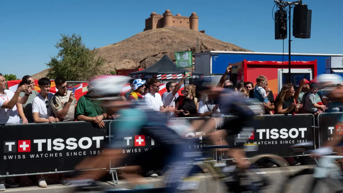 CYCLING-ESP-VUELTA: Cyclists ride at the start of the 20th stage of the Vuelta a Espana 2026 cycling tour, a 186,8 km race between La Calahorra and Collado del Alguacil, on September 12, 2026. (Photo by JORGE GUERRERO / AFP)