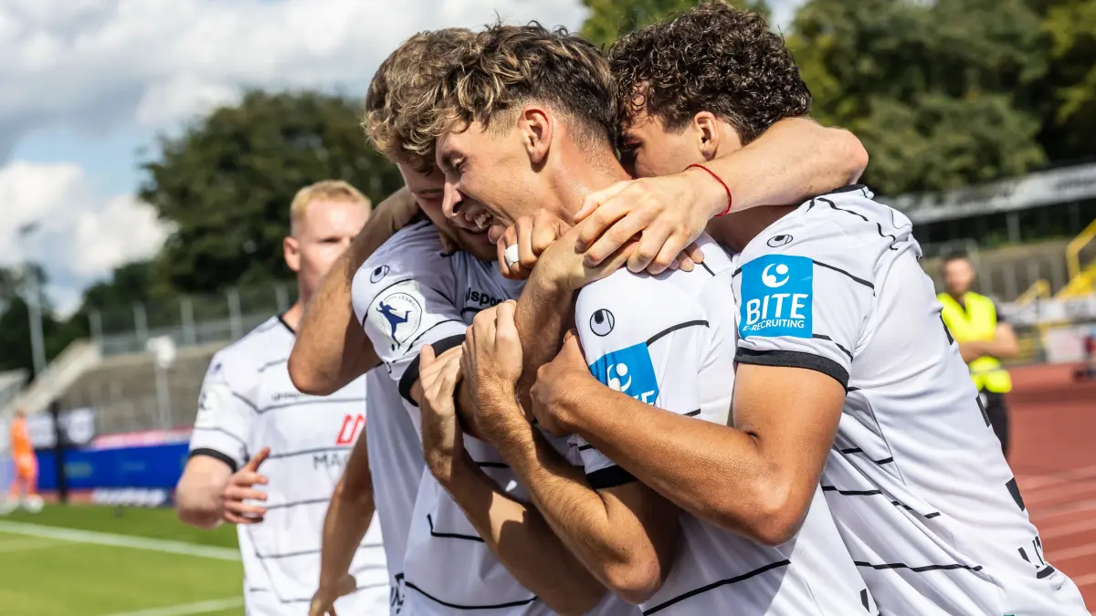 SSV Ulm 1846 Fußball vs. FSV Frankfurt, Fussball, Regionalliga Südwest, 7. Spieltag, Donaustadion Ulm Ulm 12.09.26: Torjubel Jubel Freude nach Treffer Tor Torschuss zum 1:0 durch Benjamin Goller (SSV Ulm 1846 Fußball, #07)
SSV Ulm 1846 Fußball vs. FSV Frankfurt, Fussball, Regionalliga Südwest, 7. Spieltag, Donaustadion Ulm Ulm 12.09.26
Foto: Eibner-Pressefoto/Lucca Fundel