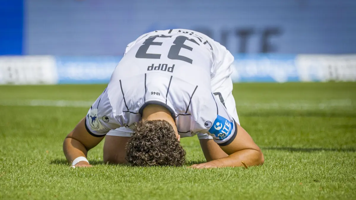 Fußball, Regionalliga, SSV Ulm (weiß), So lief das Heimspiel gegen den FSV Frankfurt, Leander Popp frustriert