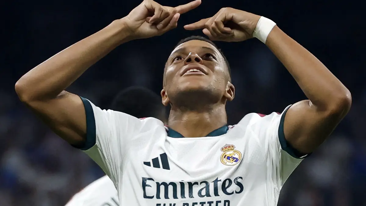 FBL-ESP-LIGA-REAL MADRID-RAYO: Real Madrid's French forward #10 Kylian Mbappe celebrates scoring his his team's fourth goal during the Spanish league football match between Real Madrid CF and Rayo Vallecano de Madrid at Santiago Bernabeu Stadium in Madrid on September 12, 2026. (Photo by Oscar DEL POZO / AFP)