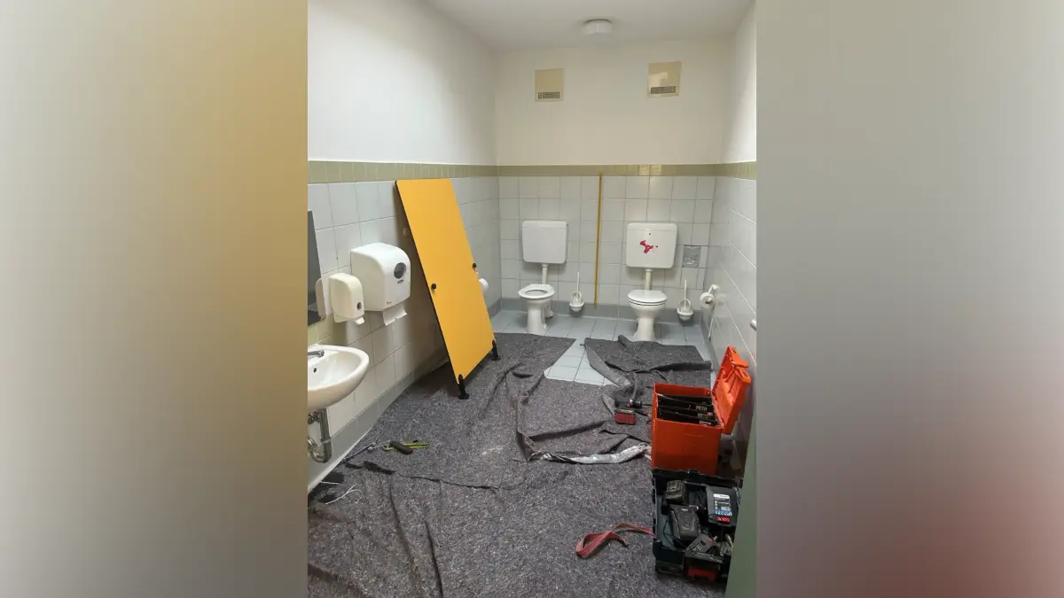 Im Kinderhaus am Lindenhof wurden Trennwände in den Toiletten sowie Waschbecken erneuert.