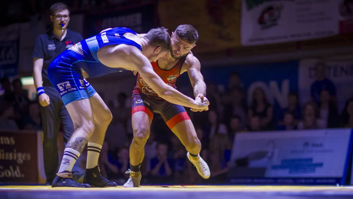 Ringen, KSV Unterelchingen: So haben sich die Elchfighter am Wochenende bei ihrem ersten Heimwettkampf geschlagen? - Eduard Davidov 75B kg (KSV Unterelchingen rot) - Andreas Moosmann (blau)