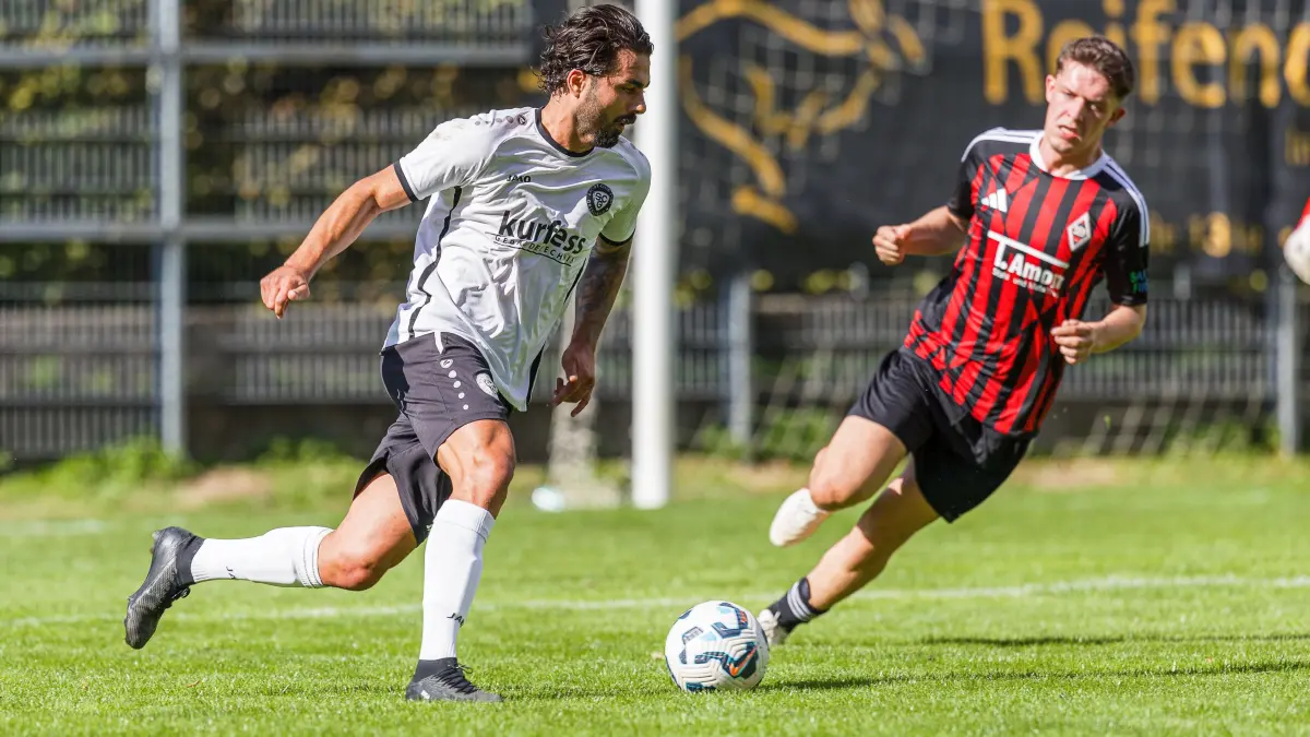 Fussball Landesliga: Fussball Landesliga; SC Geislingen - SF Dorfmerkingen II;
Tomislav Ivezic (SC Geislingen, #15);
12.09.2026; Stadion Eybacher Tal; Geislingen.
Foto: Thomas Madel