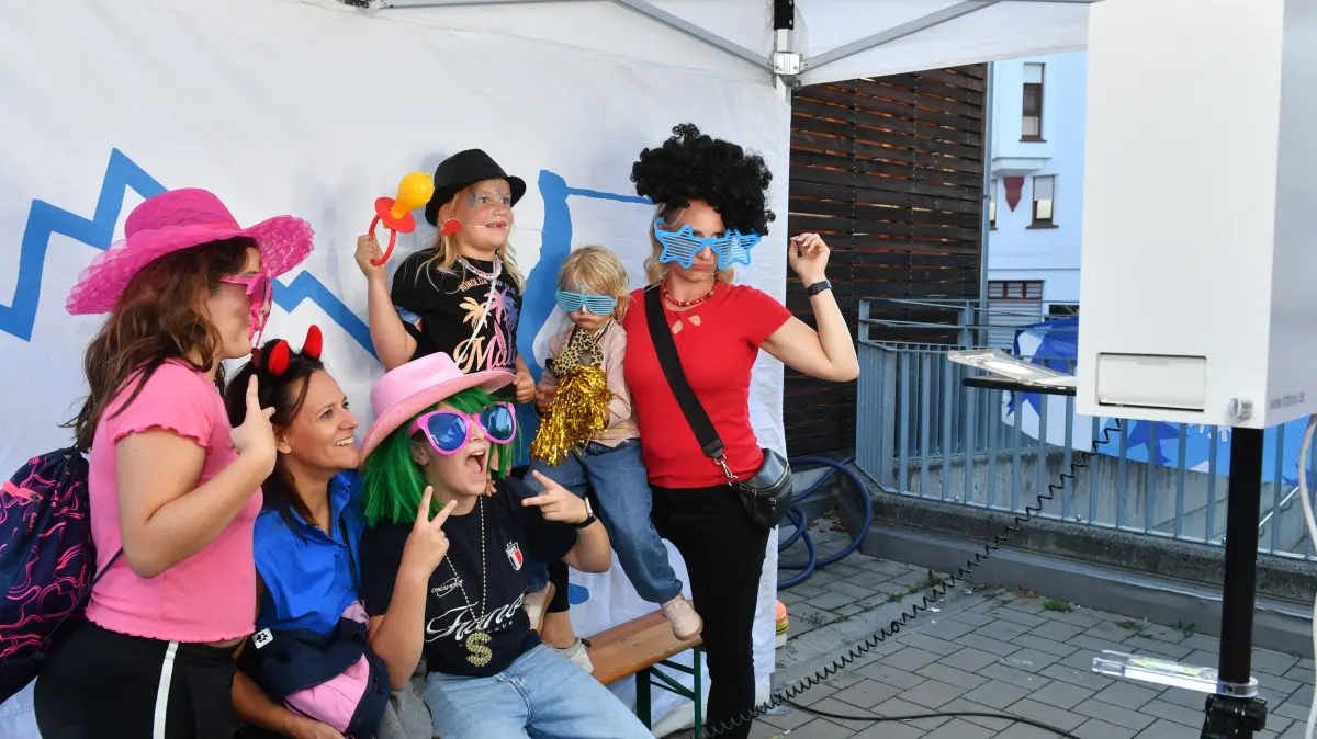 Die Fotobox mit lustigen Utensilien zum Verkleiden des Ehinger Skiclubs war ständig belagert.