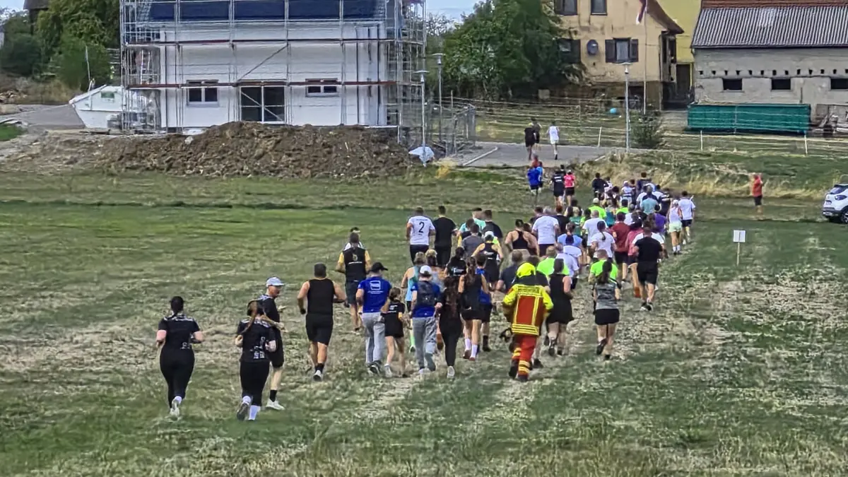 Über Stock und Stein ging es beim Crosslauf in Isingen. Die Teilnehmer zeigten starke Leistungen und kamen allesamt ins Ziel.
