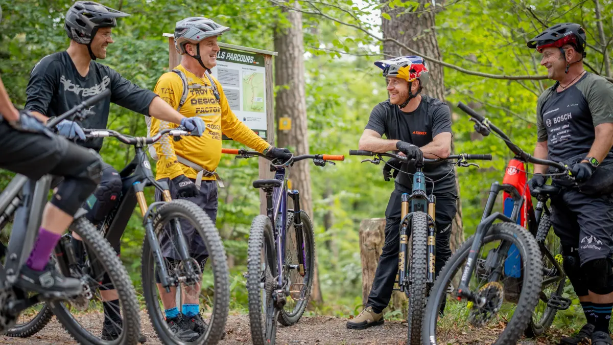 Hochkarätige Crew am Esels-Trail bei der Eröffnung des Skills-Parcours: (von links) Michael Mesick, Hans Rey, Danny MacAskill, Stefan Schlie.