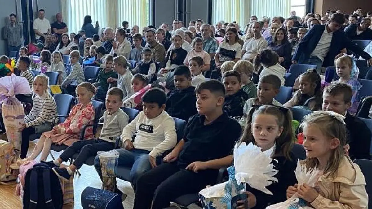 Hechingen ist Schulstadt. Auch bei den Grundschülern. Die werden in den nächsten Jahren immer mehr und immer mehr. Im Bild: Die Einschulungsfeier der Grundschule Hechingen im September 2025.