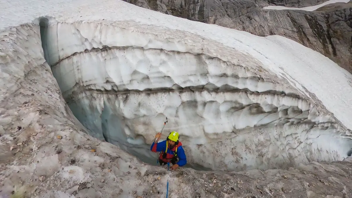 Martin Ostler, Bergretter der Bergwacht Grainau, beim Einsatz.