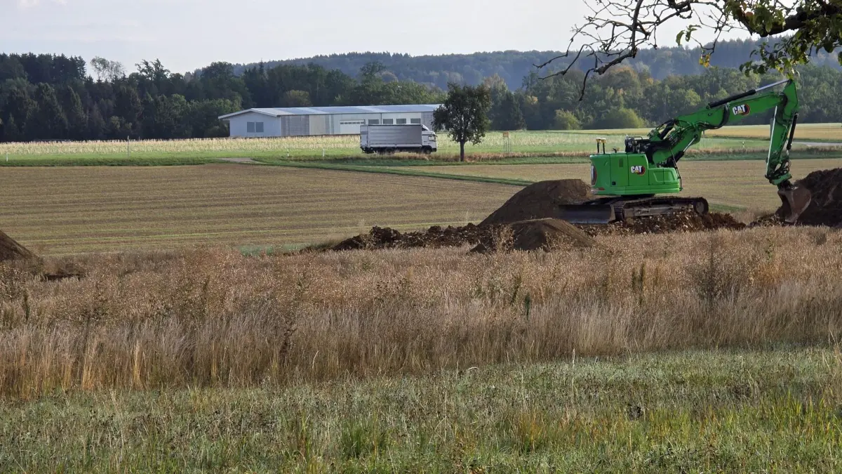 Aus Acker wird Neubaugebiet in Neenstetten - der Bürgermeister erklärt, warum das Getreide nicht geerntet wurde.