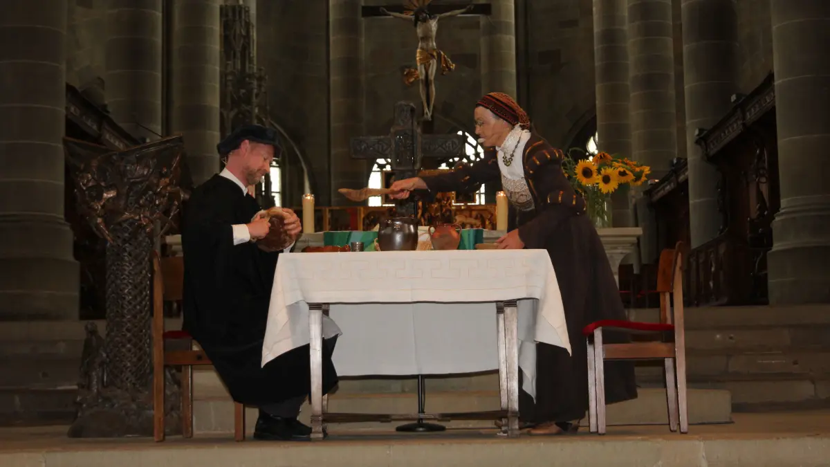 Andreas Entner und Renate Herterich schlüpfen in die Rollen von Johannes Brenz und dessen erster Ehefrau Margarete.
