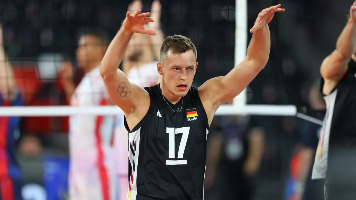VOLLEYBALL-EUR-2026-MEN-FRA-GER: Germany's Jan Zimmermann warms up prior to the EuroVolley 2026 volleyball Pool D match France vs Germany in Cluj Napoca, Romania, September 15, 2026. (Photo by Simion Sebastian Tataru / AFP)