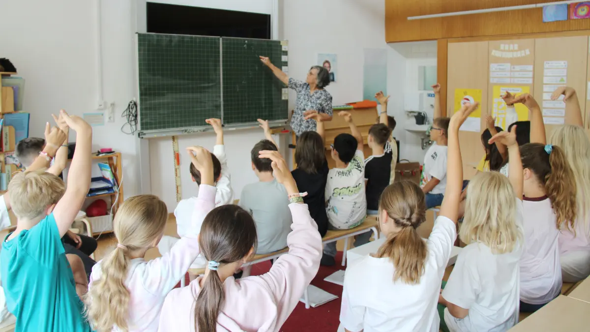 Grundschule Breitenstein: Musik-Fachlehrerin Verena Rothaupt unterrichtet mit der erfolgreichen Ward-Methode Viertklässler und zeigt, dass alle Kinder singen können