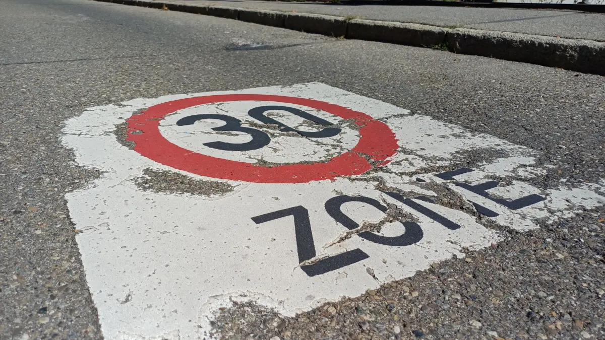 An vielen Straßen Balingens ist der "Lack" ab. Die Sanierung wird laut einem Gutachten kostspielig.