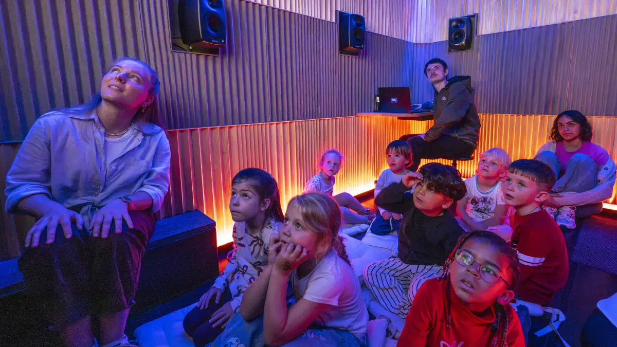 Das Klangmobil der Internationalen Bachakademie Stuttgart macht Station beim Kindergarten Zottele in Schwäbisch Hall-Hessental. Dort hat ein Programm der musikalischen Früherziehung/elementaren Musikpädagogik für Kindergarten-Kinder am Montag, 14. September, 2026 Premiere. Entwickelt wurde es auf Initiative der Schwäbisch Haller Mutter Marisa Baltromejus, die mittels des Ladies' Circle Schwäbisch Hall auch die Finanzierung unterstützt.