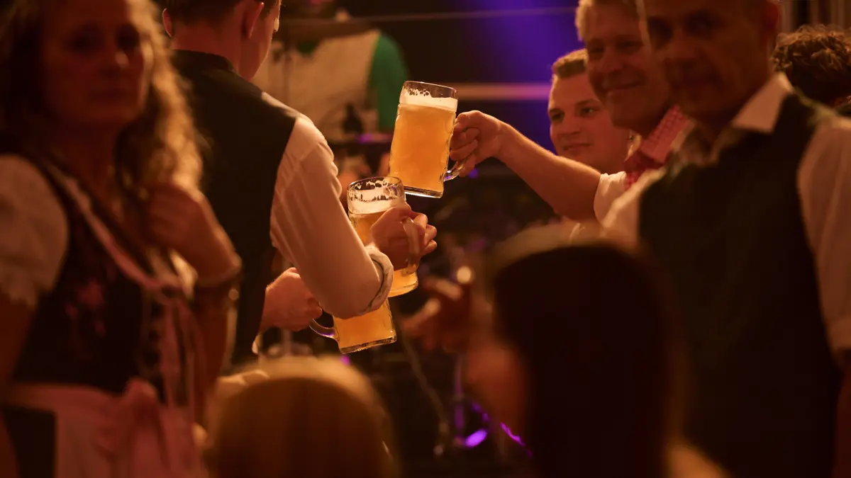 Service weiter ausgebaut: Wenn die letzte Maß Bier ausgetrunken ist, können die Besucherinnen und Besucher des Volksfestes dieses Jahr dank zahlreicher Sonderbuslinien ganz bequem nach Hause fahren.