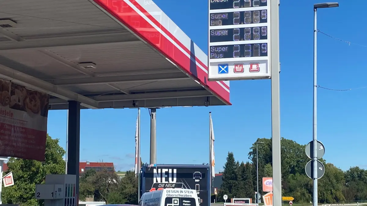 Die Avia-Tankstelle in Ehingen am frühen Dienstagnachmittag.