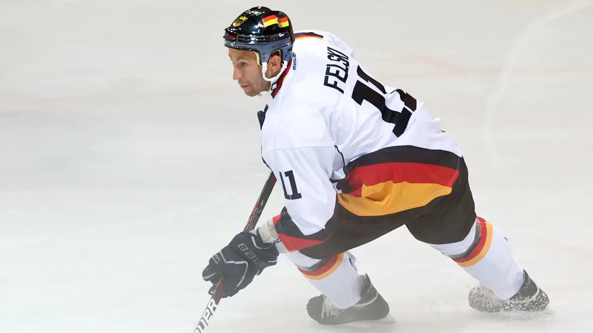 Der Eishockeyspieler Sven Felski hat heute einen Gastauftritt in der Soap Alles was zählt.