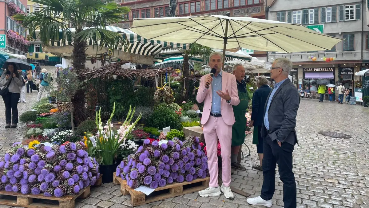 Oberbürgermeister Boris Palmer und Stephan Braun von Handel- und Gewerbeverein Tübingen eröffneten den diesjährigen Umbrisch-provenzalischen Markt.
