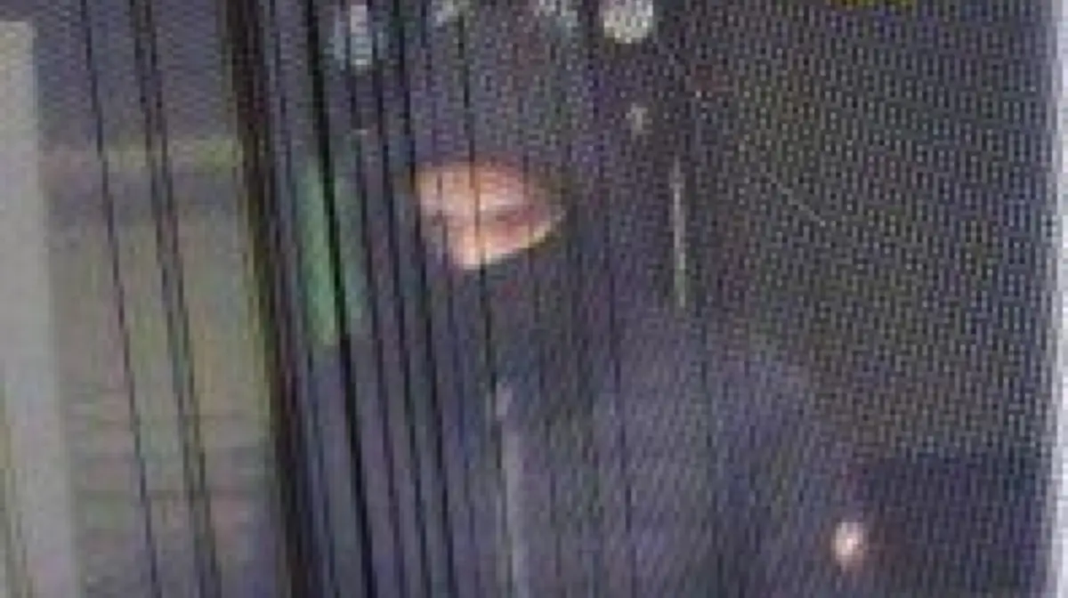 Kriminalpolizei des Polizeipräsidiums Ludwigsburg fahndet mit Fotos nach einem Tankstellenräuber