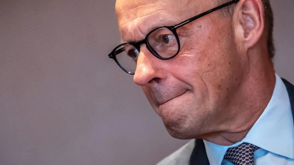 Bundeskabinett: 16.09.2026, Berlin: Bundeskanzler Friedrich Merz (CDU) kommt zur Sitzung des Bundeskabinetts im Kanzleramt. Foto: Michael Kappeler/dpa +++ dpa-Bildfunk +++