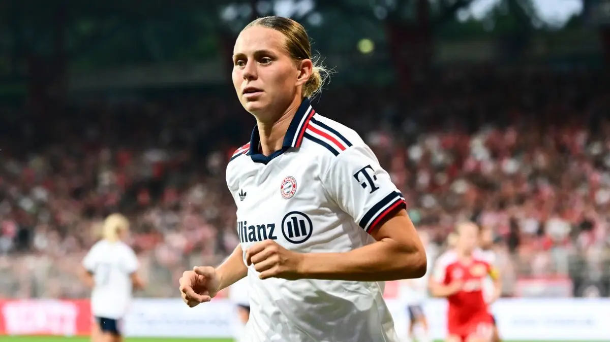 Klara Bühl: Fußball, Frauen: Bundesliga, 1. FC Union Berlin - Bayern München, 1. Spieltag, Stadion An der Alten Försterei. Bayern Münchens Klara Bühl. (zu dpa: «Nationalspielerin Bühl über die Ballon-d'Or-Wahl»)