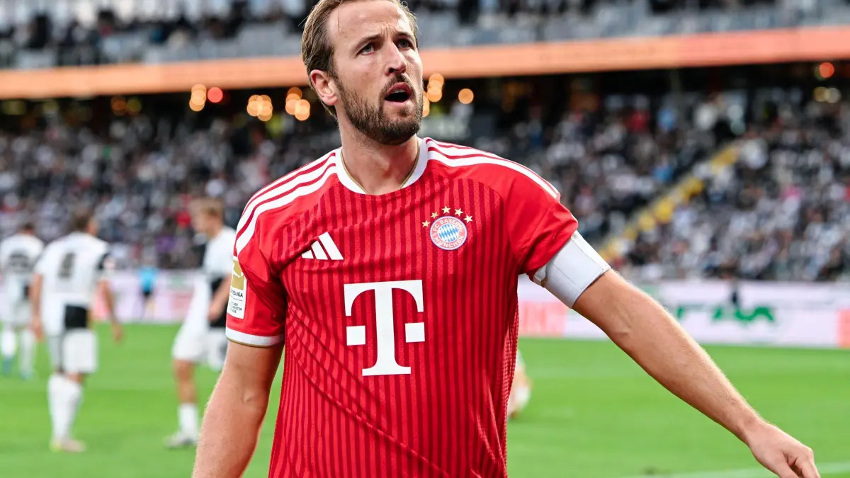 Harry Kane: ARCHIV - 13.09.2026, Saarland, Spiesen-Elversberg: Fußball, Männer: Bundesliga, SV Elversberg - Bayern München, 3. Spieltag, Ursapharm-Arena an der Kaiserlinde. Torschütze Harry Kane (Bayern München) jubelt über das Tor zum 1:2. (zu dpa: «Bayern-Prosit auch ohne Wiesn-Pflichtspiel») Foto: Uwe Anspach/dpa - WICHTIGER HINWEIS: Gemäß den Vorgaben der Bundesliga bzw. des DFB Deutscher Fußball-Bund ist es untersagt, in dem Stadion und/oder vom Spiel angefertigte Fotoaufnahmen in Form von Sequenzbildern und/oder videoähnlichen Fotostrecken zu verwerten bzw. verwerten zu lassen. +++ dpa-Bildfunk +++