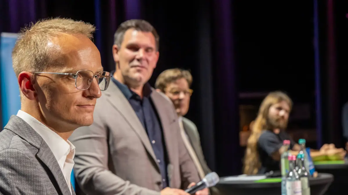 Das war das Podium der SÜDWEST PRESSE zur OB-Wahl in der Ehinger Lindenhalle.