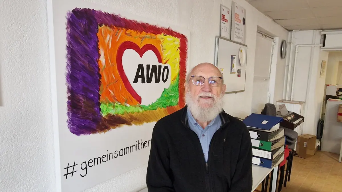 Abschied nach einem halben Jahrhundert im Zeichen des Herzens: Ulrich Hoffmann (81) gibt den Vorsitz des AWO-Kreisverbandes Freudenstadt-Calw ab, bleibt den Menschen in der Region aber weiterhin eng verbunden.