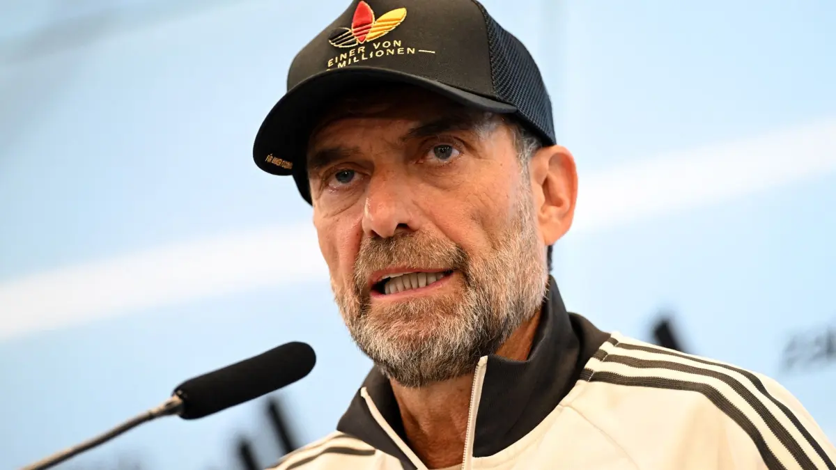 DFB-Pressekonferenz mit Bundestrainer Klopp: 17.09.2026, Hessen, Frankfurt am Main: Fußball, Nationalmannschaft, Pressekonferenz zur Nominierung für die ersten Nations-League-Spiele, Bundestrainer Jürgen Klopp sitzt auf dem Podium. Foto: Boris Roessler/dpa +++ dpa-Bildfunk +++