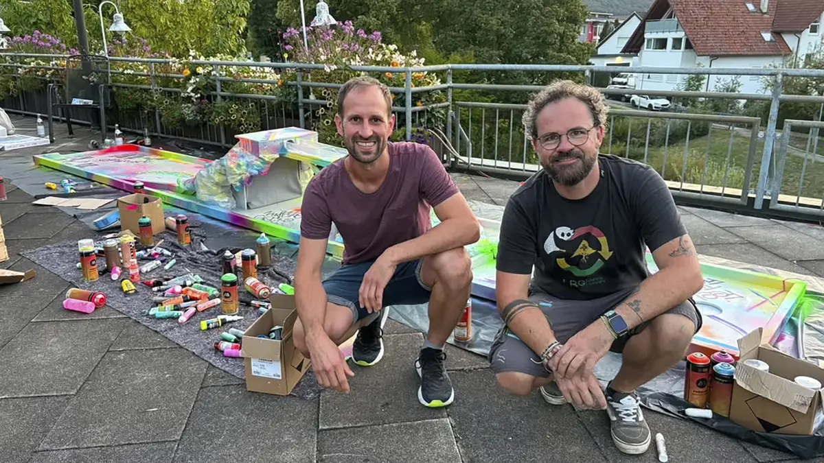 Bad Ditzenbach - Minigolfanlage - links Florian Stehle und rechts Graffiti-Künstler Raphael Danne