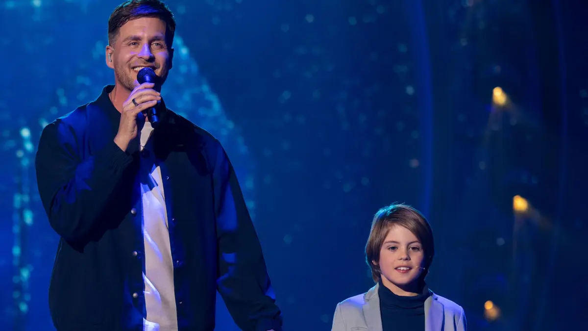 Alexander Klaws tritt in der Giovanni Zarrella Show erstmals mit seinem Sohn Lenny auf.