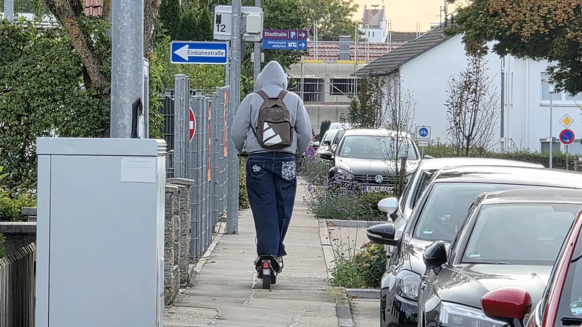 E-Scooter Langenau Karlstraße Gehweg