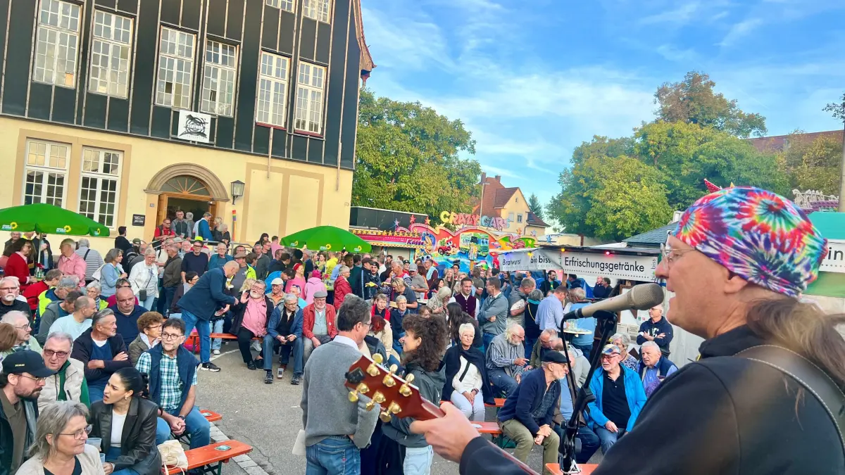 Alternativer Volksfestauftakt mit Sozialminister Oliver Hildenbrand, Lea Geldner und Harald Ebner.