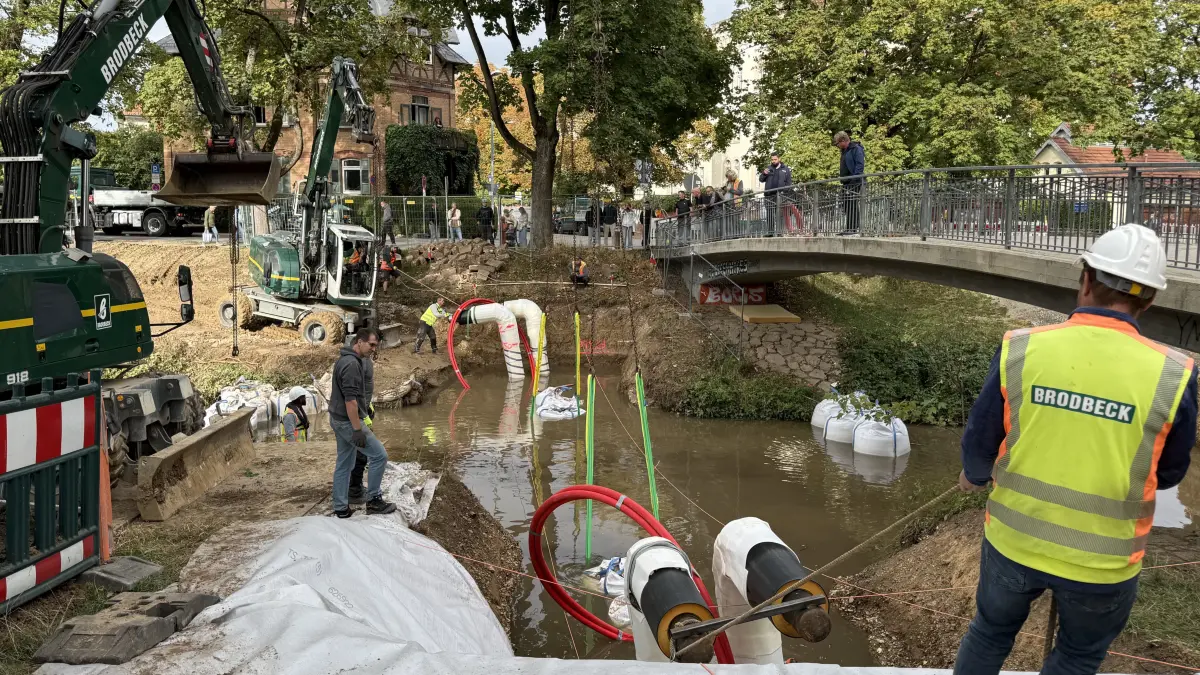 Tübingen Steinlach Bauarbeiten Ausbau Fernwärme Leitung Flussbett