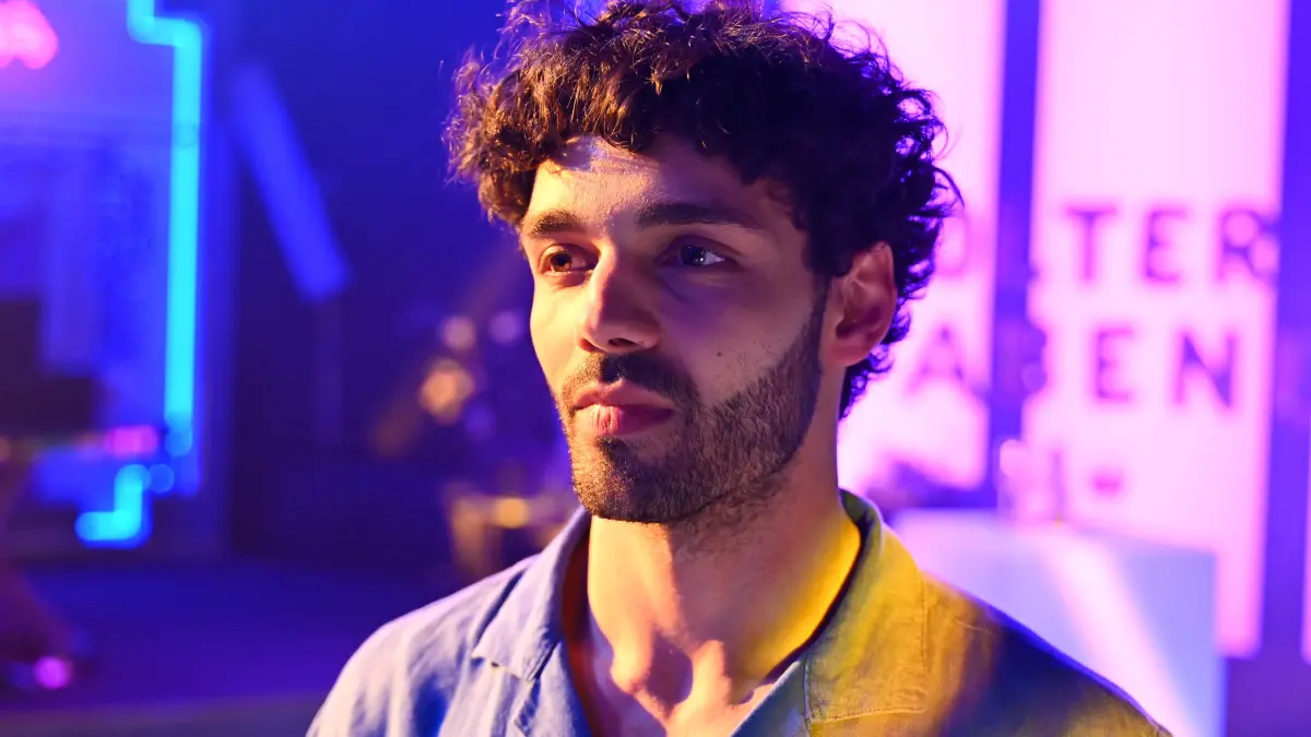 Nick (Raphael Lippmann) hat Angst, dass sein Vater ihn mit Luca gesehen haben könnte.