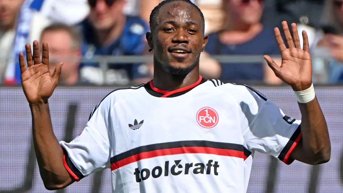 Karlsruher SC - 1. FC Nürnberg: Fußball, Männer: 2. Bundesliga, Karlsruher SC - 1. FC Nürnberg, 6. Spieltag, BBBank Wildpark. Der Nürnberger Mohamed Ali Zoma bejubelt seinen Treffer zum 0:1. (zu dpa: «Enttäuschung im Wildpark: KSC verliert auch gegen Nürnberg»)