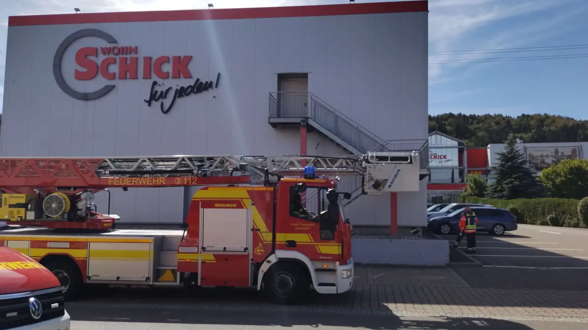 Beim Einsatz der Feuerwehr im Möbelhaus Schick in Owingen verlief glimpflich.